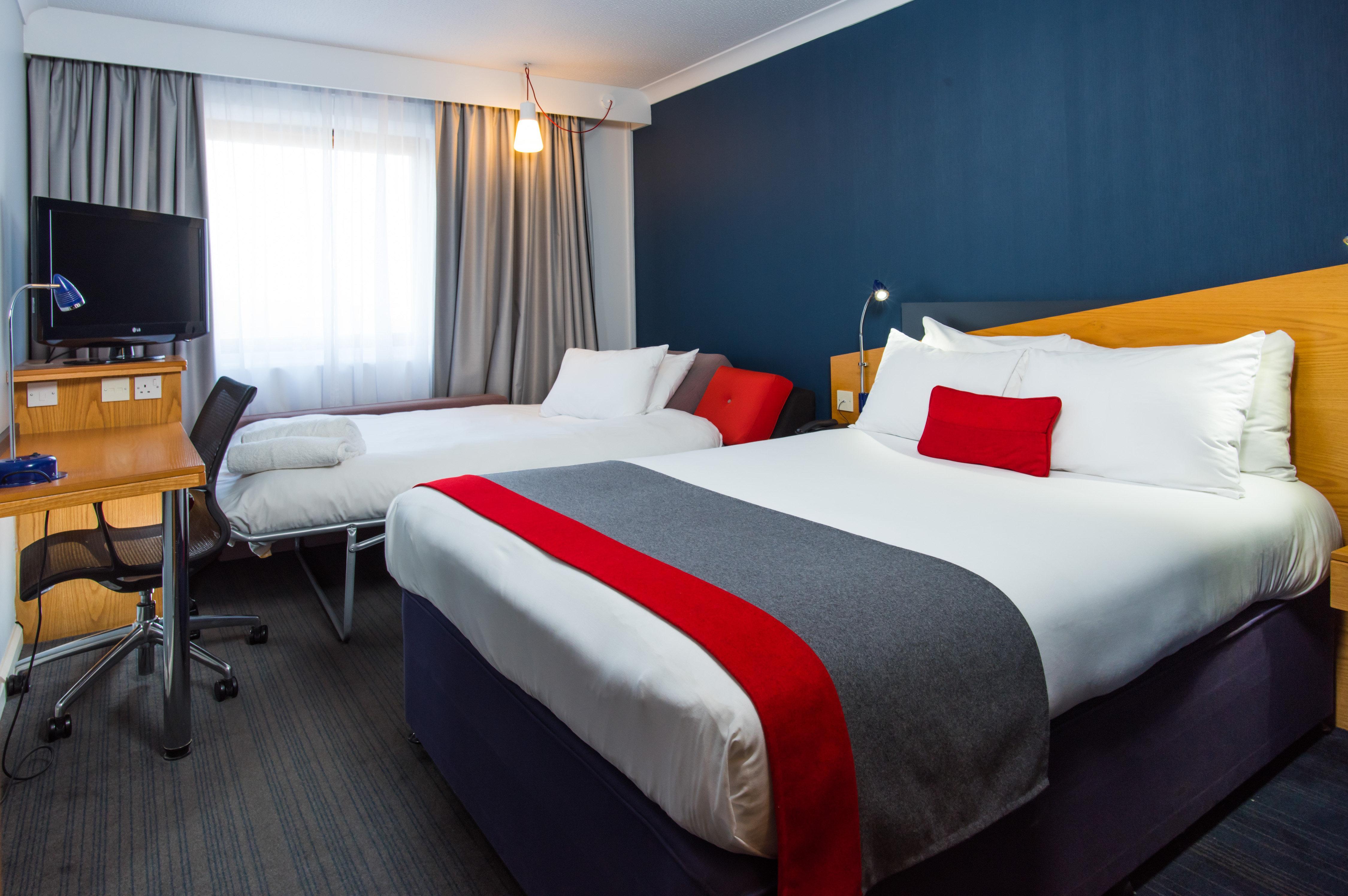 Holiday Inn Express Newport By Ihg Exterior foto