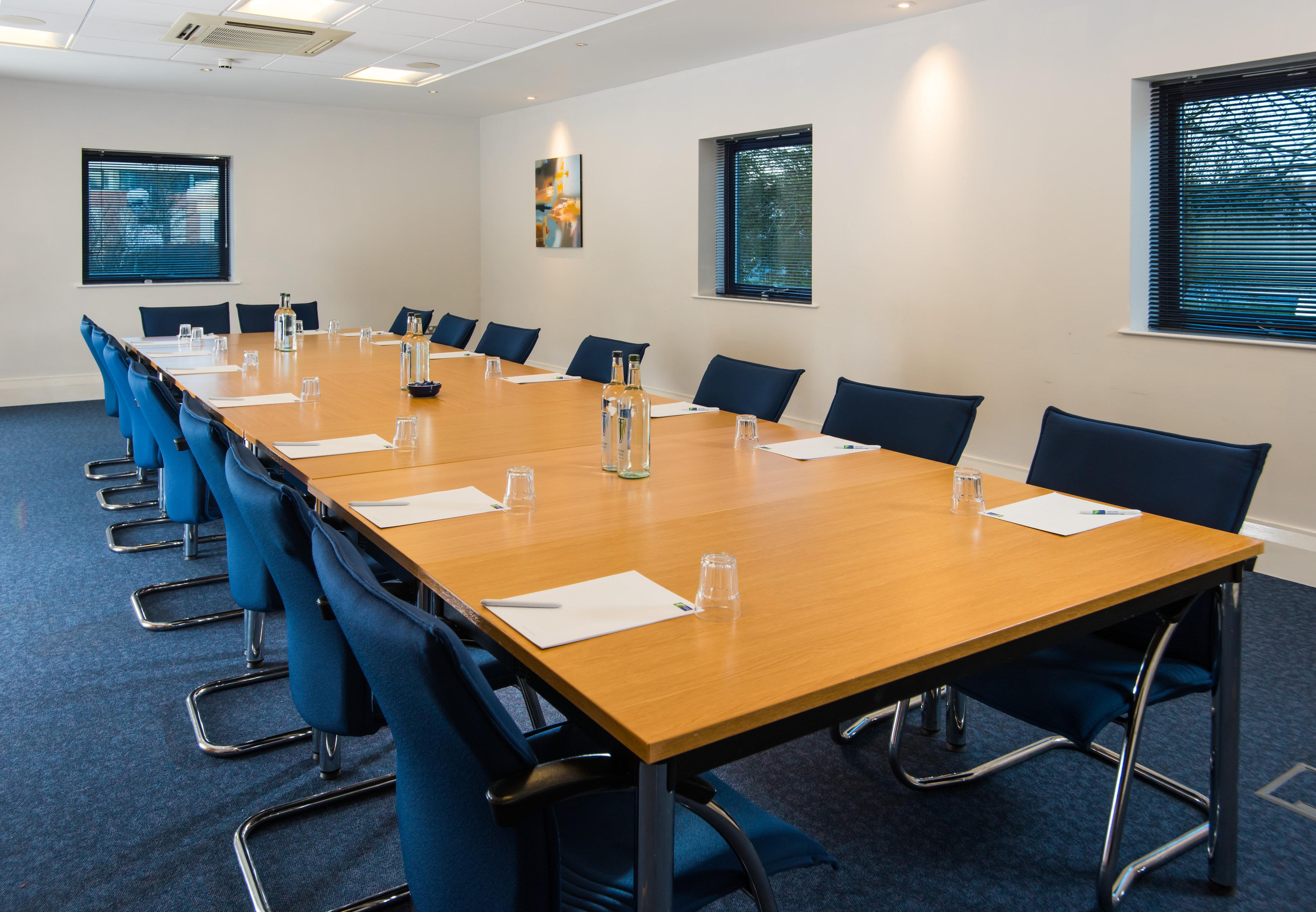 Holiday Inn Express Newport By Ihg Exterior foto