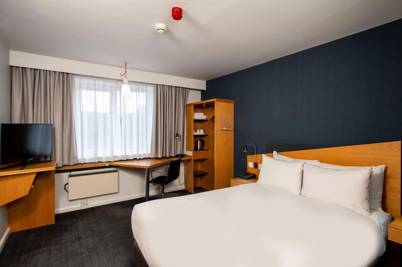 Holiday Inn Express Newport By Ihg Exterior foto