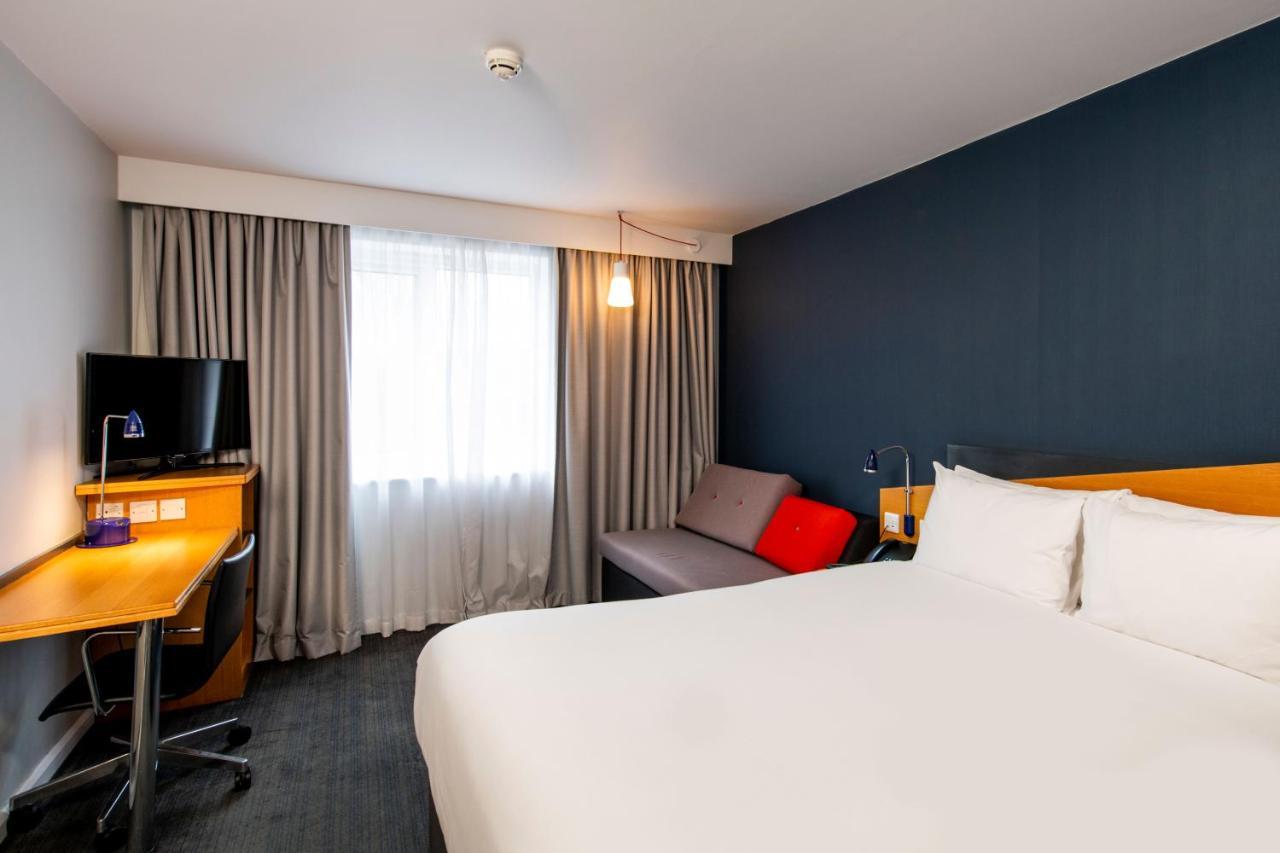 Holiday Inn Express Newport By Ihg Exterior foto