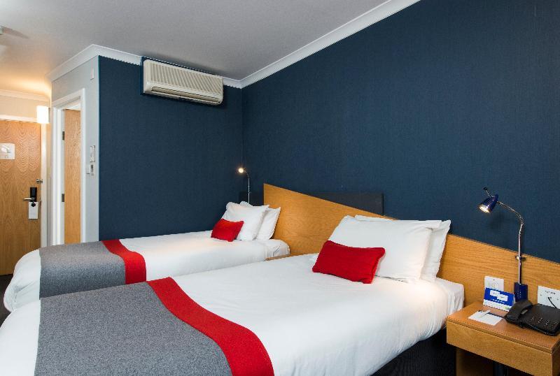 Holiday Inn Express Newport By Ihg Exterior foto