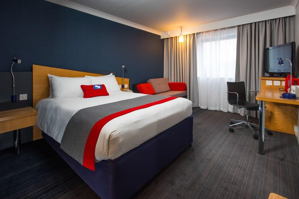 Holiday Inn Express Newport By Ihg Exterior foto