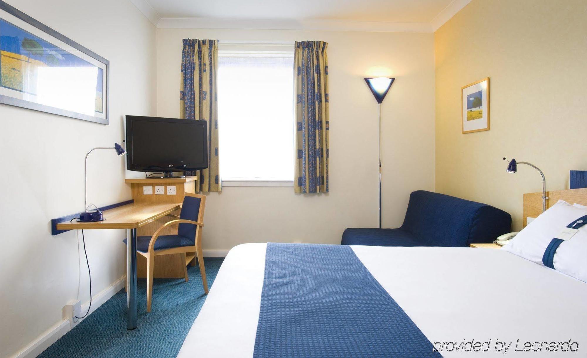 Holiday Inn Express Newport By Ihg Exterior foto