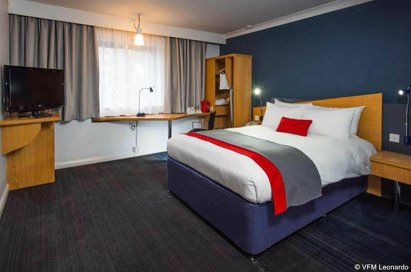 Holiday Inn Express Newport By Ihg Exterior foto